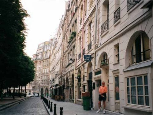 Walking in France   Arriving in Paris 
