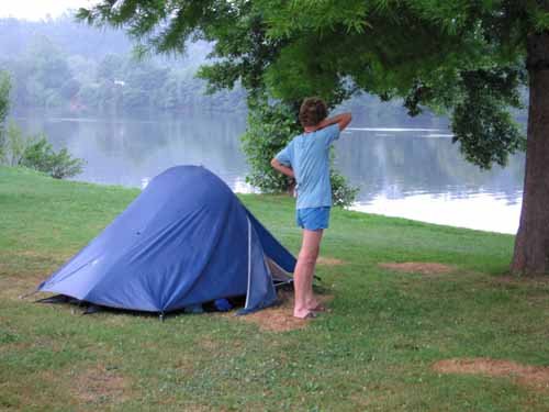 Camping beside the Dordogne Camping beside the Dordogne