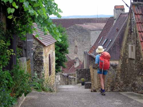Entering Saint-Cyprien. (Can you see the GR sign?) Entering St Cyprien. (Can you see the GR sign?)