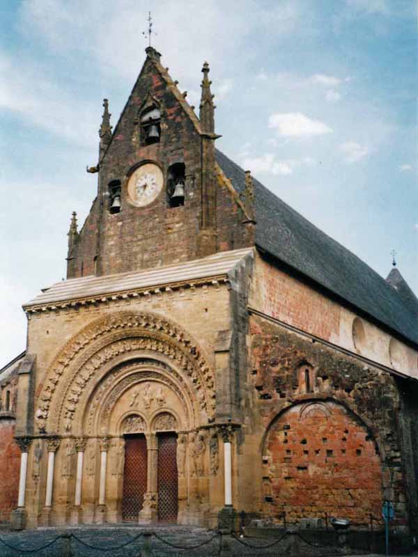 Walking in France: Morlaàs church, much modified over the centuries