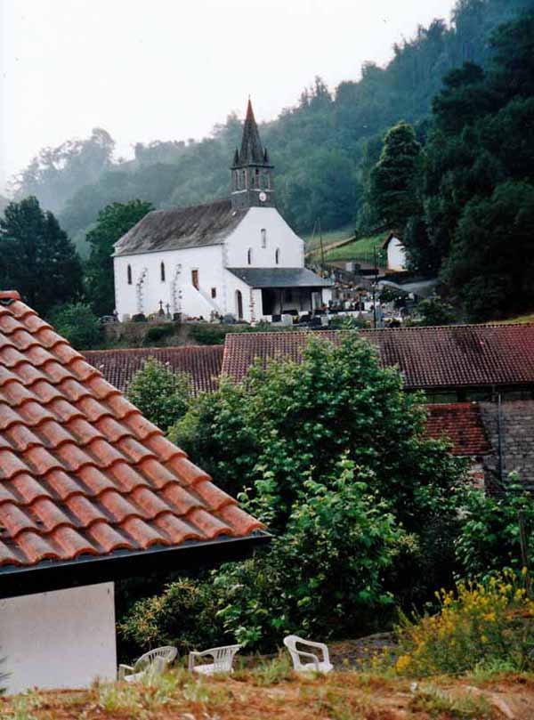 Walking in France: Gîte and church, Esterençuby