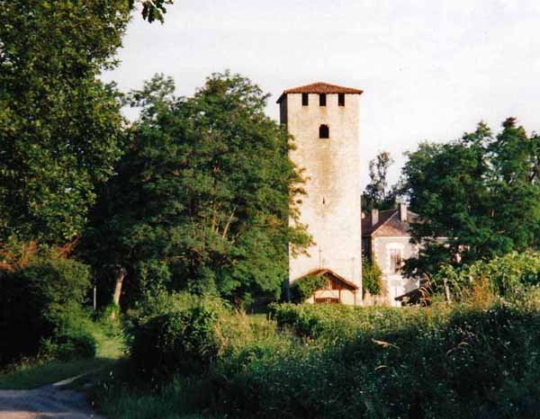 Walking in France: Guard tower on the frontier of Armagnac, Lamothe