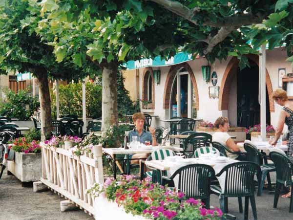 Walking in France: Dinner in Nogaro