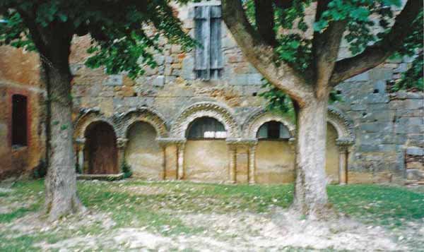 Walking in France: Finely carrved cloisters, Nogaro