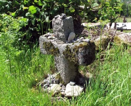 Walking in France: Pilgrim's cross beside a walking track