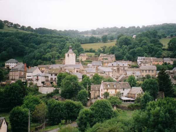 Walking in France: Looking back to Saint-Chély-d'Aubrac