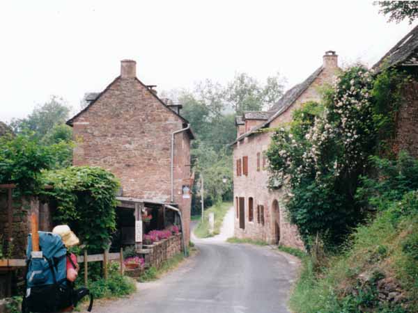 Walking in France: Entering Bessuéjouls with fresh bread in the pack