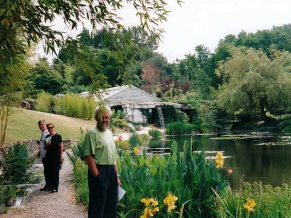 Walking in France: Water lily nursery, le Temple-sur-Lot