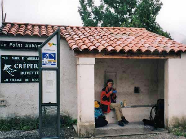 Walking in France: Breakfast in a bus stop, Rougon