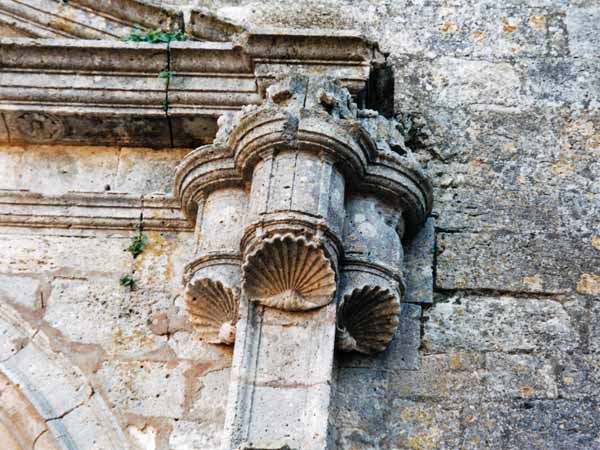 Walking in France: Pilgrim capitals on the church door; coquilles Saint-Jacques