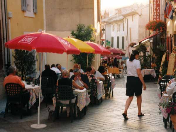 Walking in France: Dinner in Gréoux-les-Bains