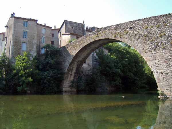 Walking in France: The old bridge in le Vigan