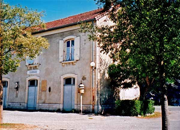 Walking in France: The abandoned railway station at Corniou