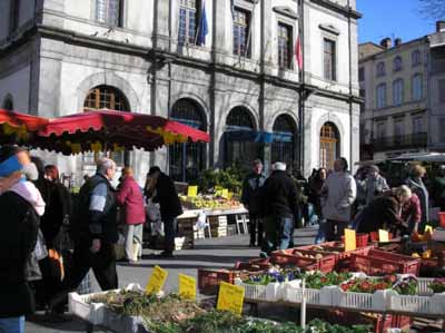 Walking in France: Morning market in Mazamet