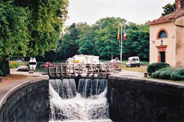 Walking in France: A lock in operation, Canal du Midi