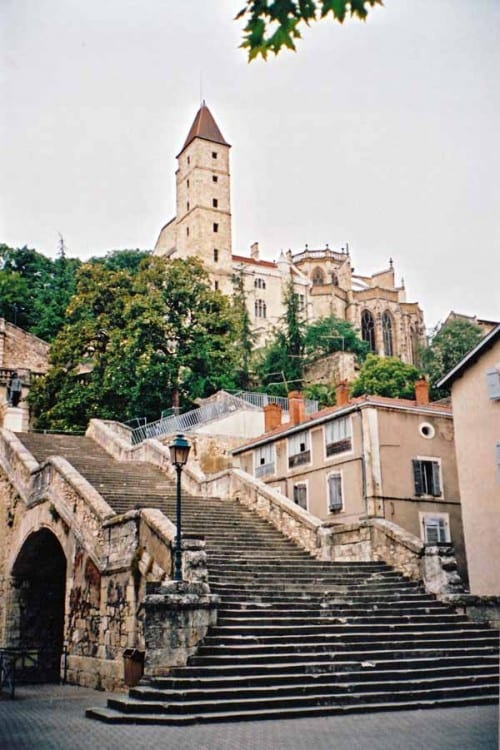 Walking in France: The grand staircase from the river Gers to the cathedral, Auch