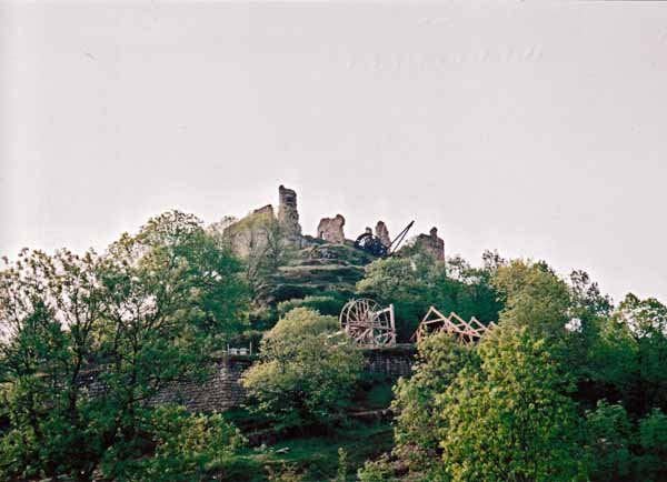 Walking in France: The ruined Château of Beaufort