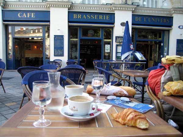 Walking in France: A beautiful second breakfast in Tours