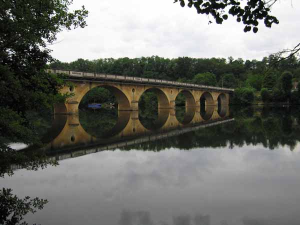 Walking in France: Railway bridge over the Dordogne, Tremolat