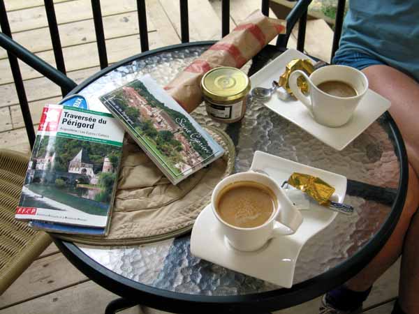 Walking in France: Coffee in Saint-Cyprien