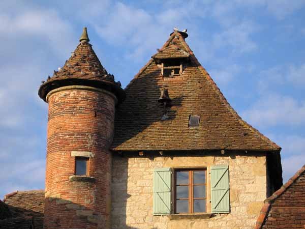 Walking in France: Pigeonnier in Bretenoux