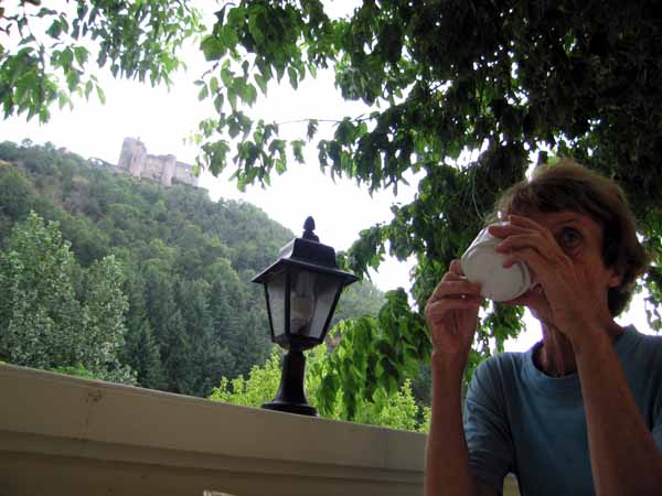 Walking in France: A coffee at the hotel way below the ruined château, Najac