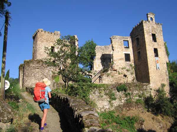 Walking in France: Passing the half-restored château, Laguépie