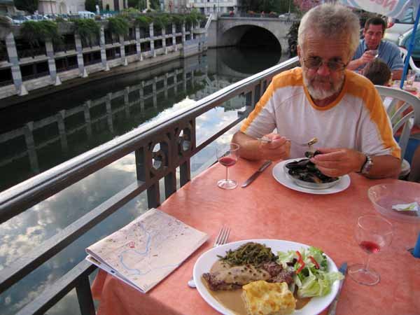 Walking in France: Moules marinières beside the Agout