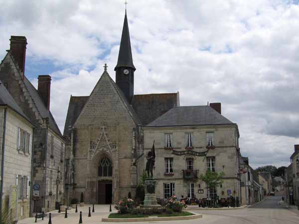 Walking in France: Church and bar in the main square of Sainte-Catherine-de-Fierbois