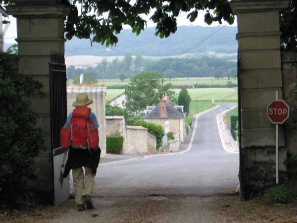 Walking in France: Leaving the château, Saint-Ustre