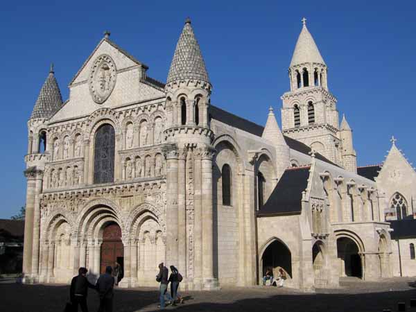 Walking in France: The church of Notre-Dame-de-la-Grande, Poitiers