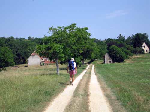 Walking in France: On the way to le Bugue