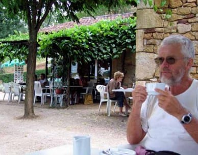 Walking in France: A coffee at Castelnaud