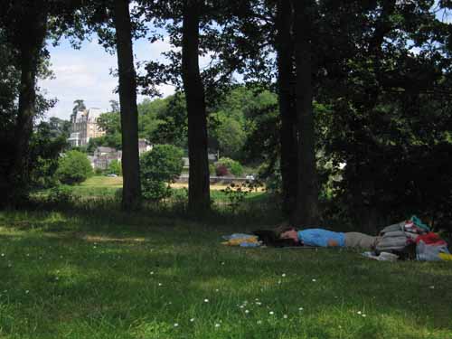 Walking in France: An afternoon nap beside the Loire, Amboise