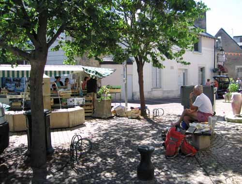 Walking in France: Lunch in Montlouis