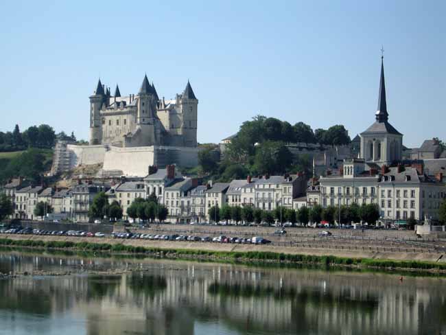 Walking in France: Château de Saumur