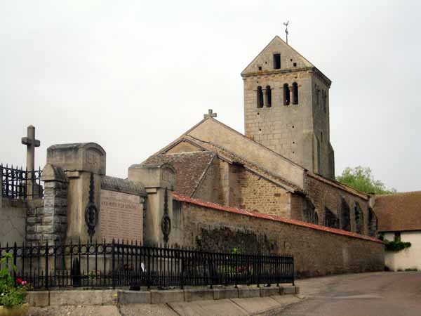 Walking in France: The great gaunt church of Curgy