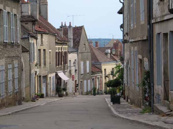 Walking in France: It's a miracle! Vézelay's main street empty of tourists and pilgrims