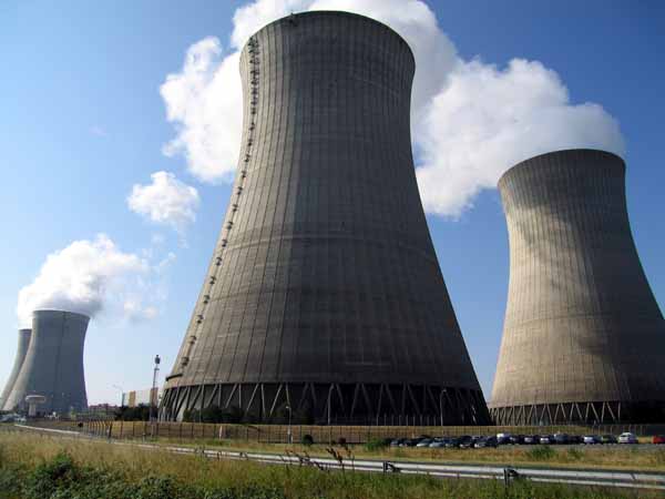 Walking in France: The four cooling towers of the Dampierre nuclear power station
