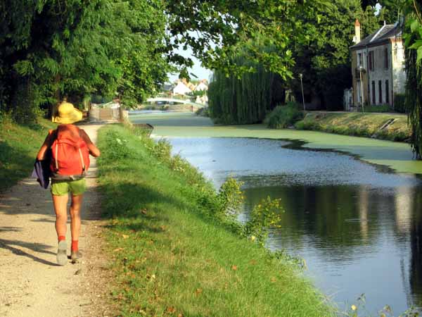 Walking in France: Beside the Canal d'Orléans