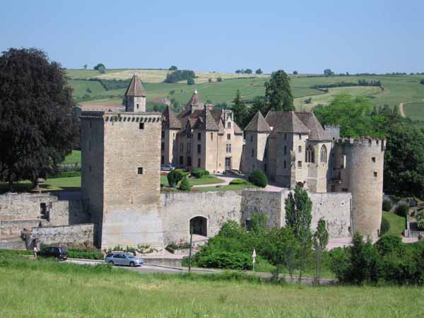Walking in France: Château of Couches