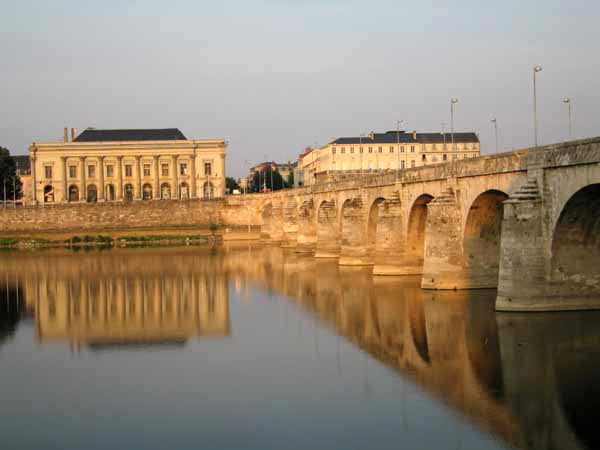 Walking in France: Bridge across the Loire, Saumur