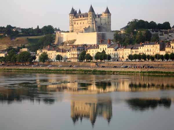 Walking in France: The château in the early morning light