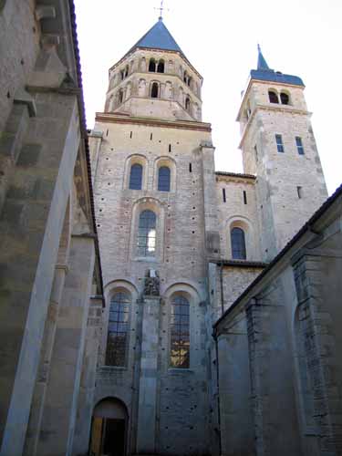 Walking in France: South transept, abbey of Cluny