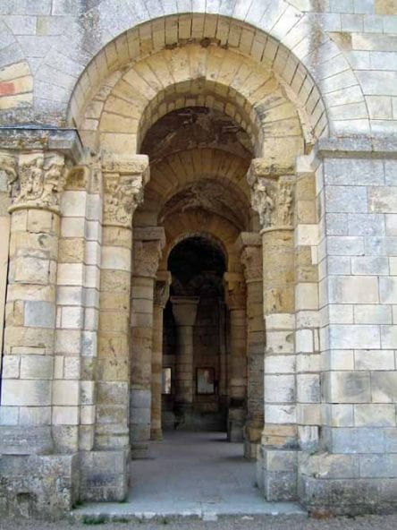 Walking in France: Entrance to the old church in Saint-Benoit