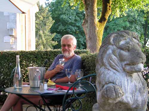 Walking in France: A bottle of Orléans wine, a stone lion, and dinner about to arrive in Châteauneuf