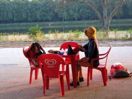 Walking in France: Breakfast by the Loire at the camping ground of Châteauneuf