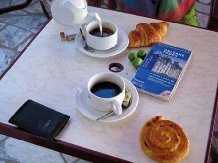 Walking in France: Second breakfast in Montlivault