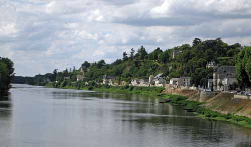 Walking in France: Looking down the Vienne, Chinon