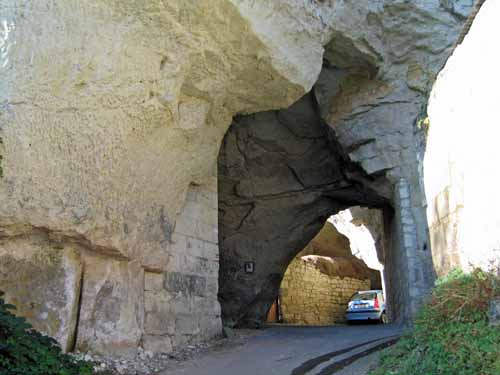 Walking in France: Natural stone arch in the back street of Parnay